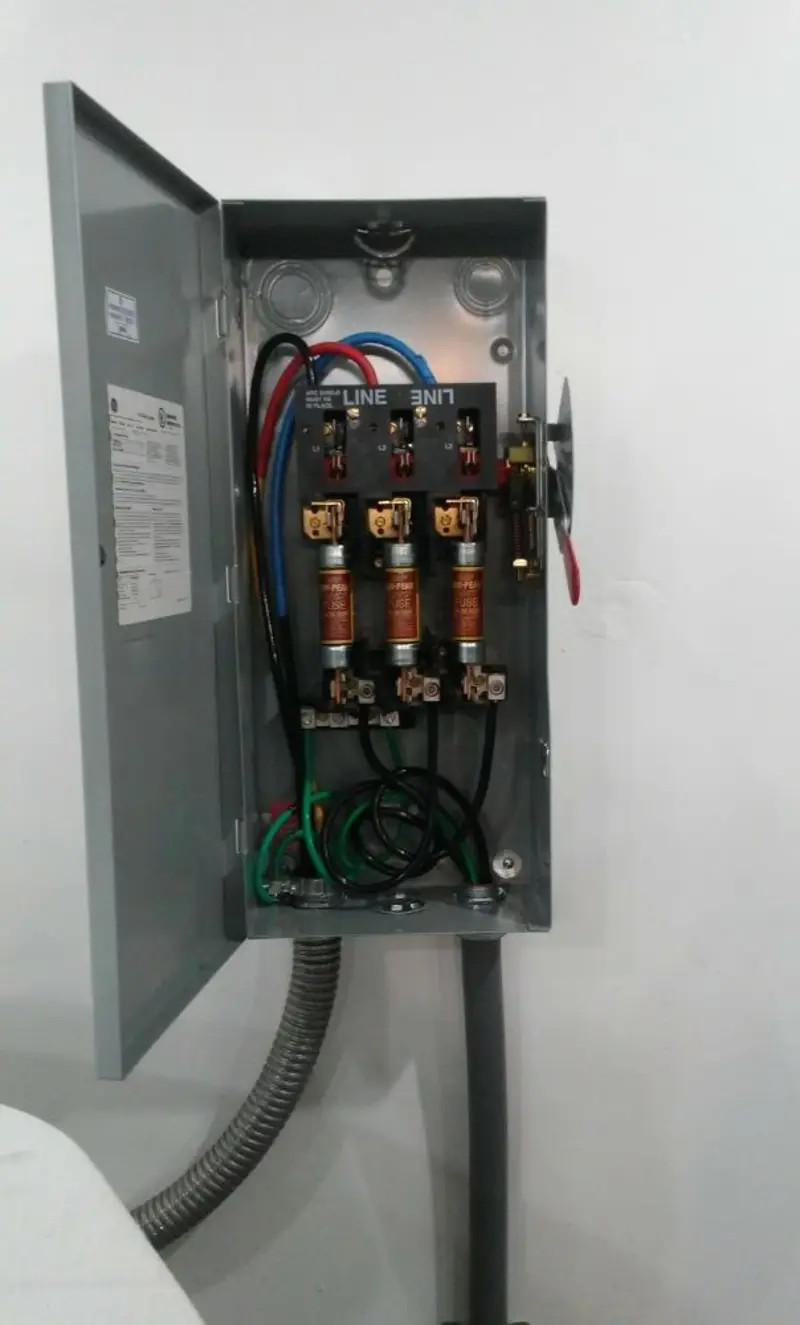 Three-phase disconnect switch installed for Smoke Detector Installation in St. Petersburg